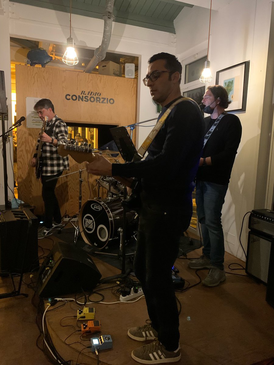 LiveTkm's tweet photo. #tabskillersmachine #tkm #sudoccidentalesicula #livetour2021 #consorzio #consorziobarfactory #modica #ragusa #sicilia #11DICEMBRE2021 #live #rock #band #enjoy #thankyouall❤️ https://t.co/HFUGvAXRWV
