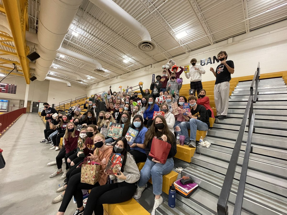 RCHSFMP's tweet photo. Things may have started off slow with the steals, but ended intense in our white elephant gift exchange. Thankful for everything this group has done the first half of the year, making a positive impact on the lives of our freshmen. https://t.co/sLFuuO6bTm