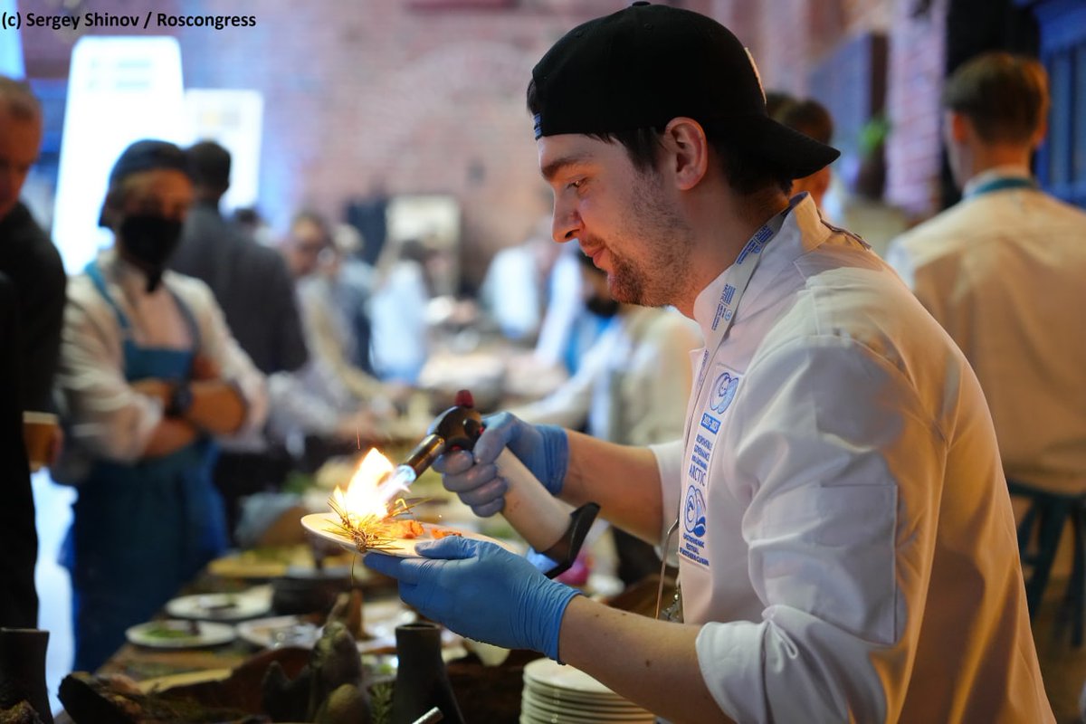 Russia's tweet photo. 👩🍳 Looking where to go next to explore new tastes? Your best option is the #RussianArctic!
The gastronomic festival held this weekend in Moscow gives a tiny glimpse.
#Olenina, #nelma & other dainties - chefs from 9 Arctic regions of Russia outdid themselves! #Russia4Arctic https://t.co/3rCwa22fhA