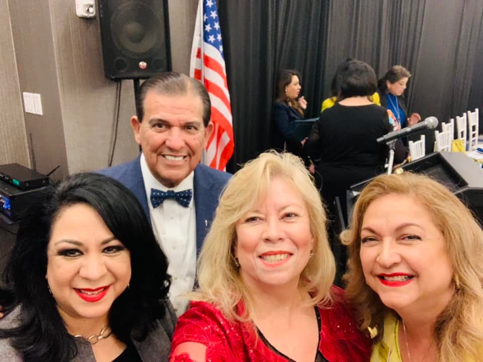 EdwardsAbstract's tweet photo. Edwards Abstract and Title Co. participated as the Installation Banquet Sponsor for the Women’s Council of Realtors McAllen. A sold out crowd gathered to acknowledge the service of the 2021 Governing Board &amp; welcomed the 2022 leadership Congratulations to all. #ExperienceEdwards https://t.co/sdYUkXxEhM