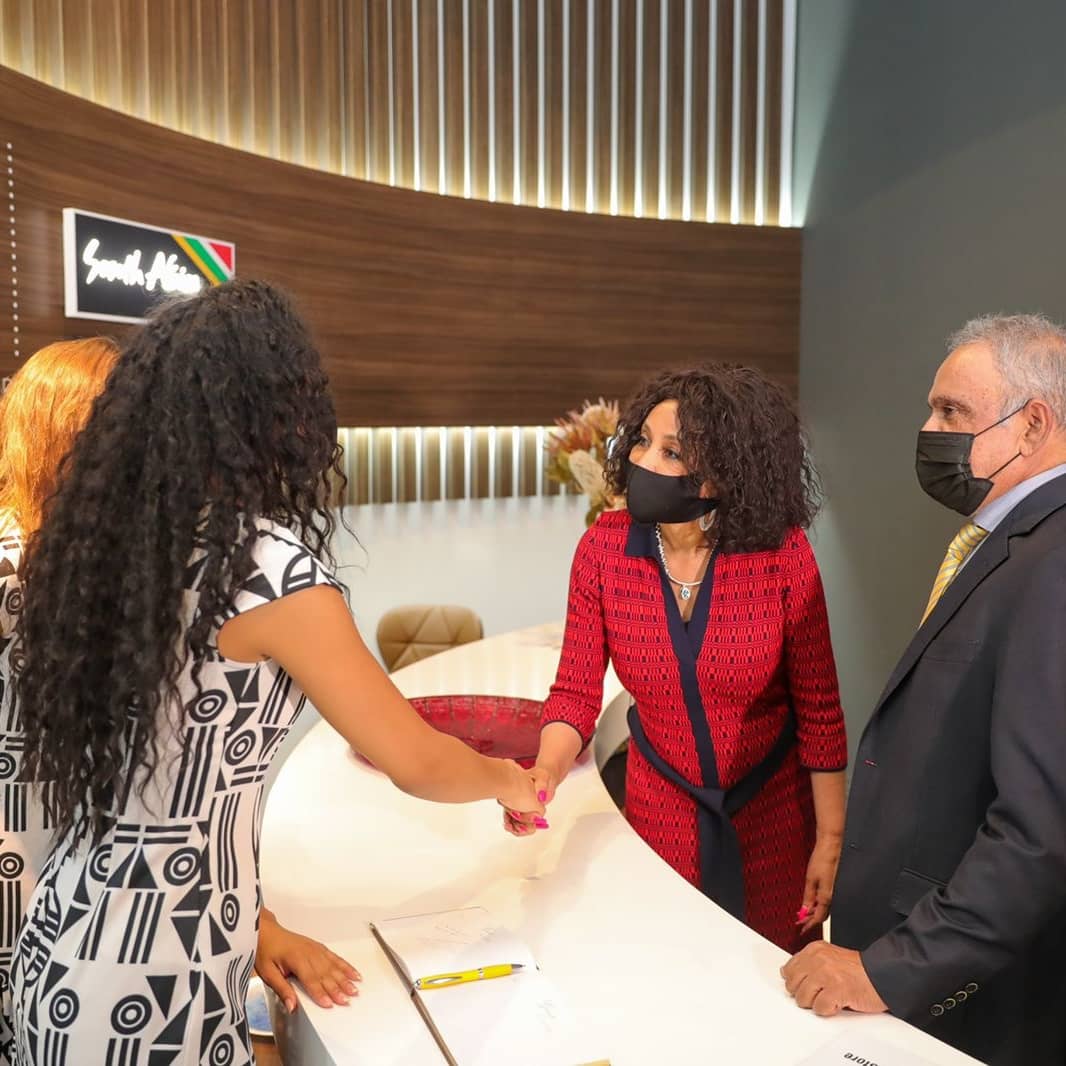 AK_MediaMan's tweet image. Got to show Minister of Tourism @LindiweSisuluSA our #TeamSA pavilion at #Expo2020 today #ThinkSouthAfrica #ThinkOpportunity #ShareSouthAfrica