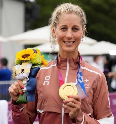 MarcAbellaM's tweet photo. @gzlz11 El año pasado Jolanda Neff se pegó un castañazo muy grande y le extirparon la melsa, dije que no volvería a andar bien nunca más. Campeona olímpica en Tokyo 2021 https://t.co/2HWpyKOe2j