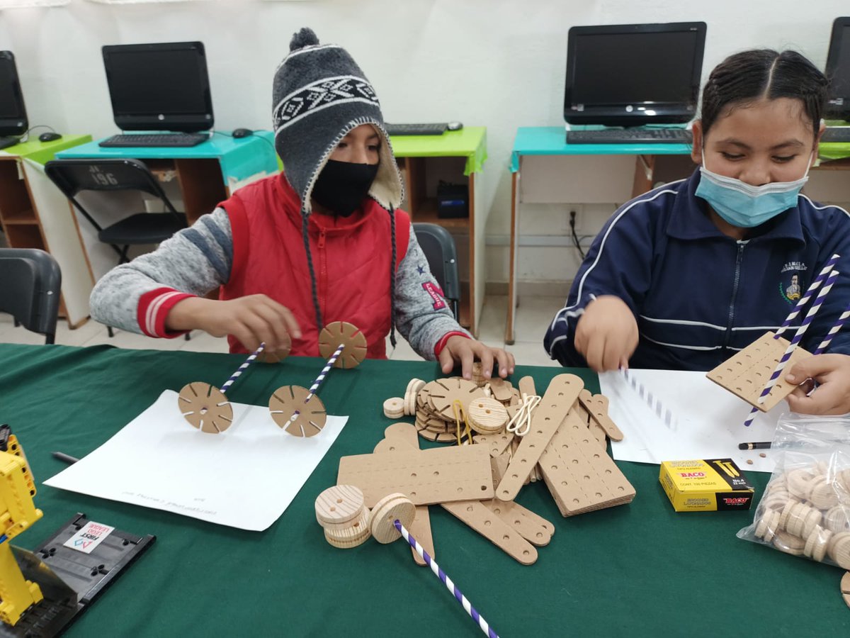 #PionerosKitco en acción! 

Cerca de 650 alumnos en 10 comunidades desatendidas de México están poniendo en marcha su imaginación con las piezas de nuestro kit y la guía de sus #docentesextraordinarios.

¡2022 luce brillante!

#PionerosKitco #innovacióneducativa #STEMeducation