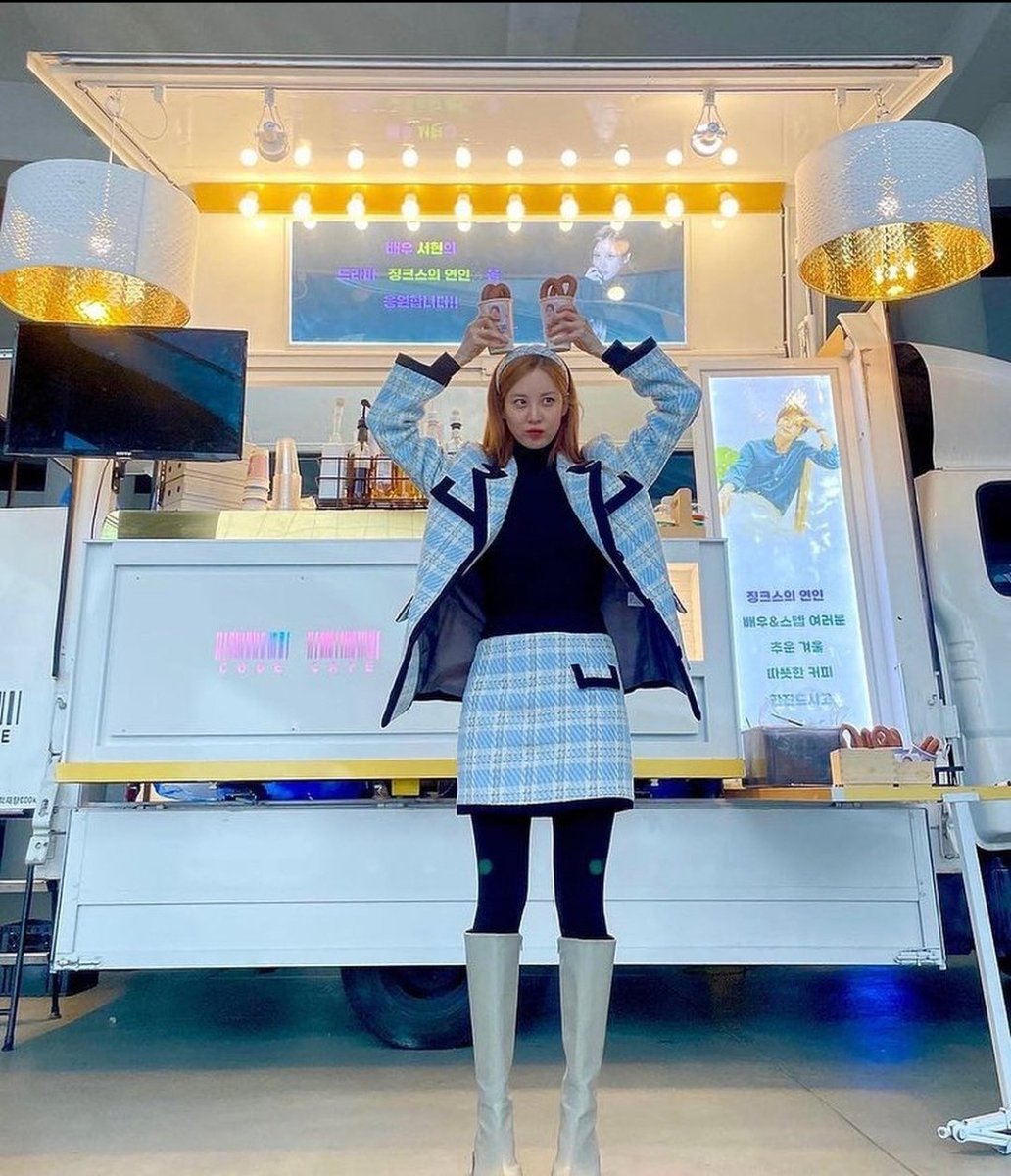 ksjwish0115's tweet photo. Code Cafe posted about coffee truck sent by actor #LeeJoonGi for Seohyun and #TheJinxsLover team💝

Original post+more pics:
https://t.co/UF6XUd4gOX
#SEOHYUN #서현 #서주현 https://t.co/P8SHE9Tjtx