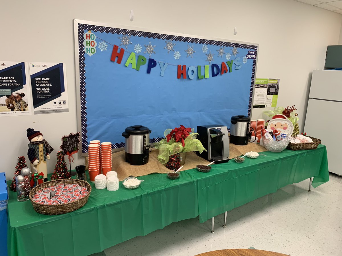 HayesHawks's tweet photo. Hot cocoa and coffee βοΈ are a nice treat on a cooler day!βοΈππ
πΌ #hayeshawks #12DaysofFun https://t.co/icWLEvqTkq