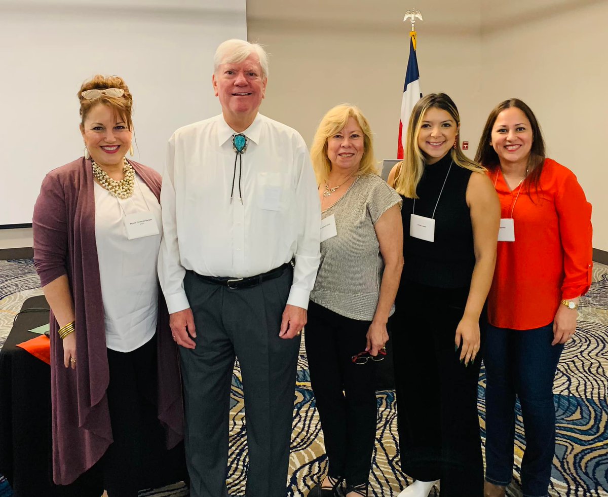 EdwardsAbstract's tweet photo. The Edwards Teams attended the SPI Board of Realtors installation banquet. We had an opportunity to see national economist Dr. Ted C. Jones as he was the guest speaker.  Great seeing you Myssie Cardenas-Barajas JPAR &amp; Associates and Eva-Jean Dalton🎉🎊
#edwardsspi #edwards141 https://t.co/5rjdxvup8o