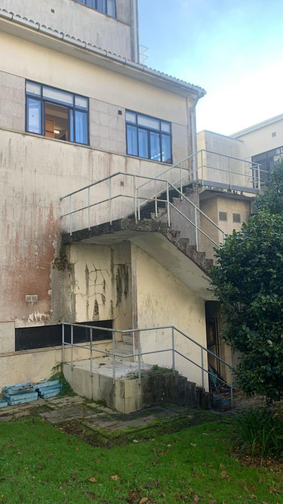 urxe_usc's tweet photo. 🗣 Esiximos unha Universidade Pública de CALIDADE.

🛑 Deixemos de branquear o desmantelamento da nosa Universidade.

‼️ A Universidade e a Educación son bens públicos, que teñen que estar ao servizo do alumnado e non ao contrario.

✊🏻 Defender o público é defender o de tod@s. https://t.co/DLrfL6mfA3