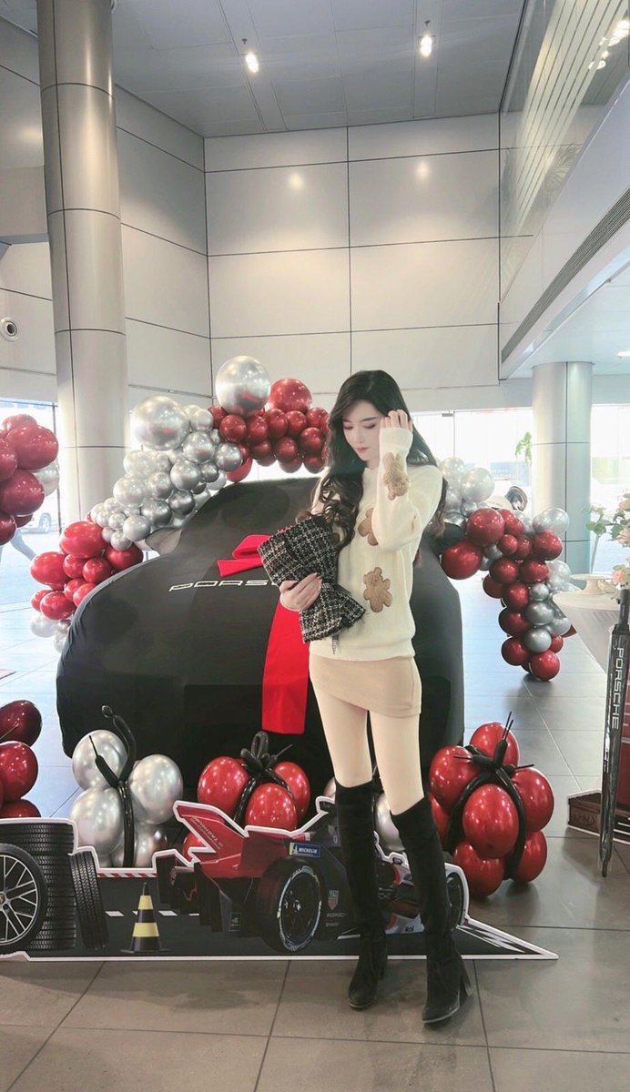 danni8_li's tweet photo. Picking and picking and finally choosing Porsche https://t.co/c8hcPfB734