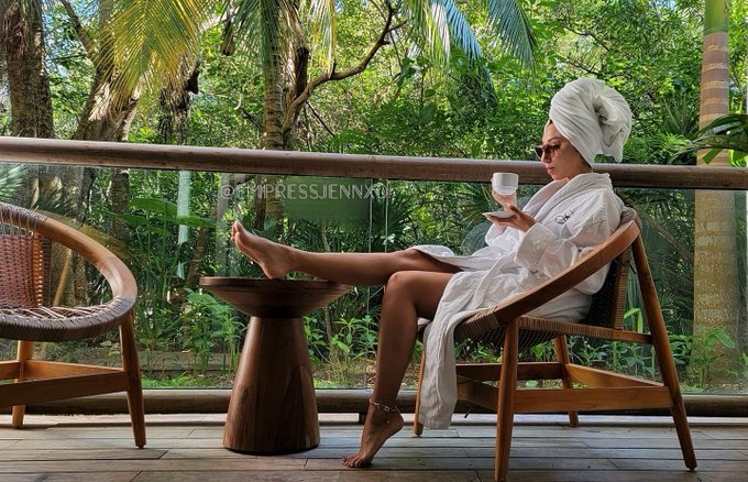 Ready for a foot massage 👣 https://t.co/0ClZmHjZQV