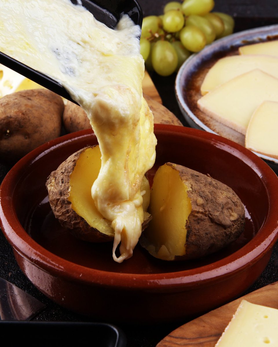 ccnicetoile's tweet photo. 🧀 C'est la journée internationale de la raclette ! 

Taguez en commentaire le/la plus grand(e) fan de raclette que vous connaissez 😉

#nicetoile #niceville #raclette #cheese #cheeselovers #journeeinternationaledelaraclette https://t.co/kJP649aiMB