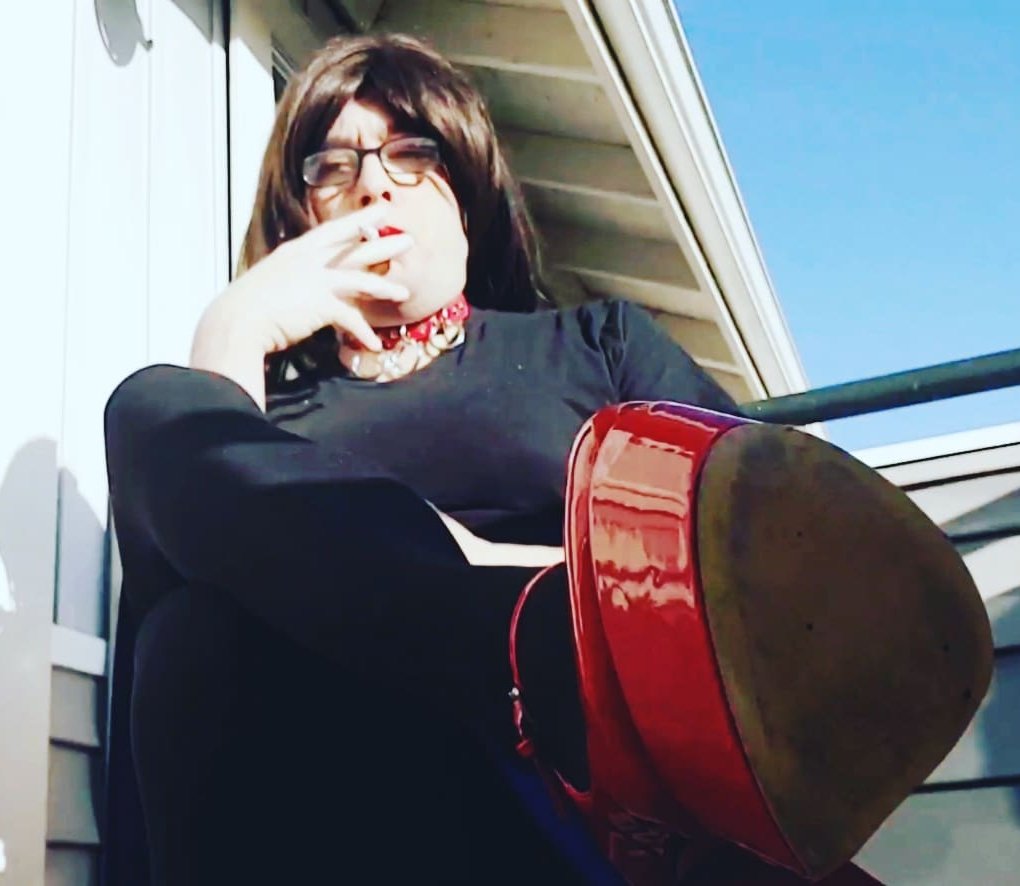 TepaBridge's tweet photo. https://t.co/zZRz8G84wq
#crossdresser
#transgender
#smoking
#highheels
#maryjaneheels
#cigarettes 
#onlymaker https://t.co/Tcf2unj0dP