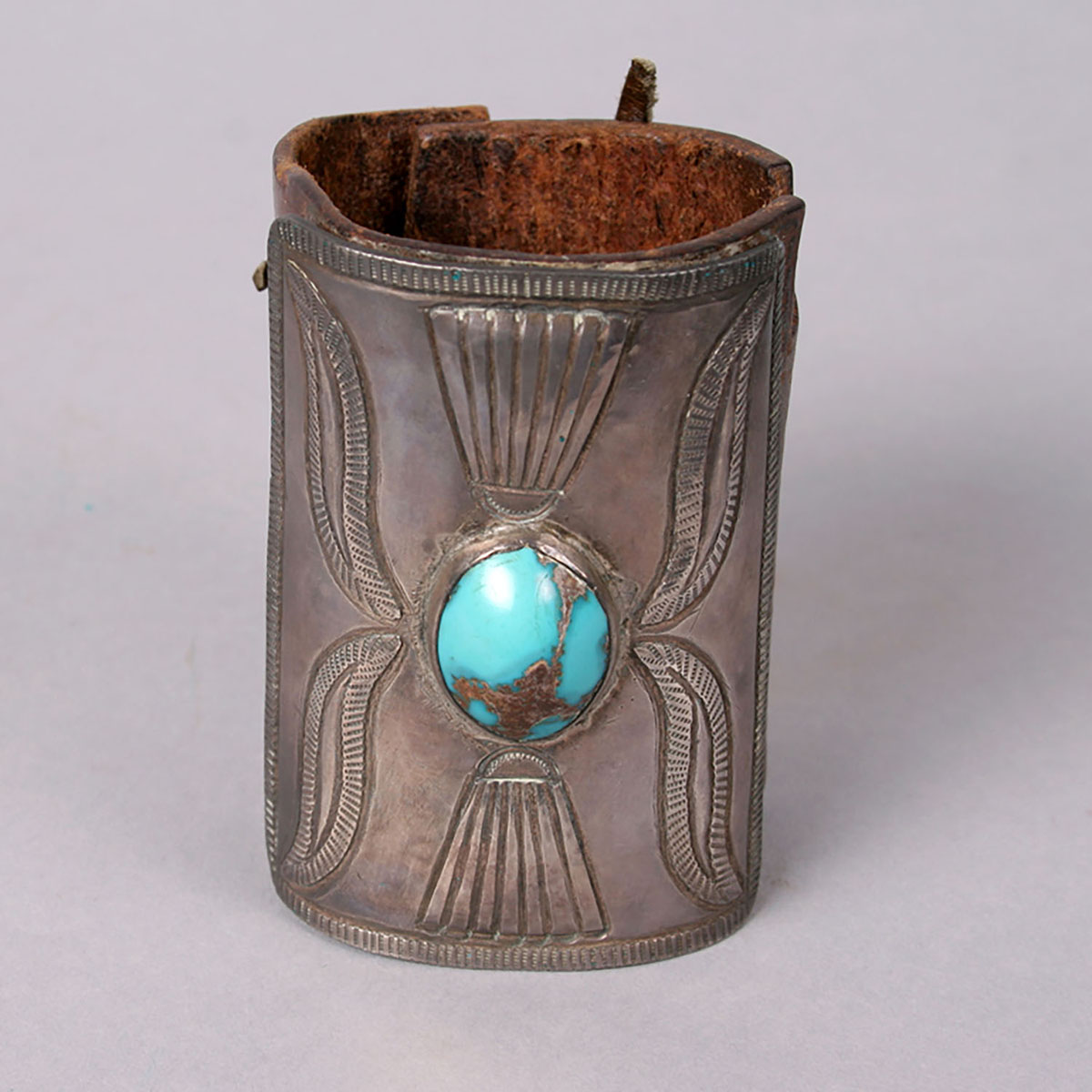 MuseumMaxwell's tweet photo. Object Monday: 1930s bowguard(ketoh). Diné men wrapped leather around their wrists to protect from snapping bowstrings. Adorned with silver, ketoh are worn today for special occasions. https://t.co/ecBUVsDVEX
#objectmonday https://t.co/vdKZFd0X3g