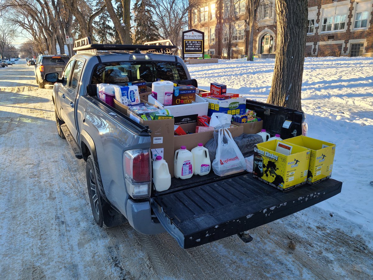 Ens_Auto's tweet photo. The return of the annual Care & Share Holiday Lunch was a huge success ππ.
A handful of our Ens Auto team members spent the morning spreading the holiday cheer & serving up a delicious turkey lunch for the kids at Pleasant Hill Community Schoolπ«.
#EnsAuto #YXE #CareAndShare https://t.co/m3rsudxGvQ
