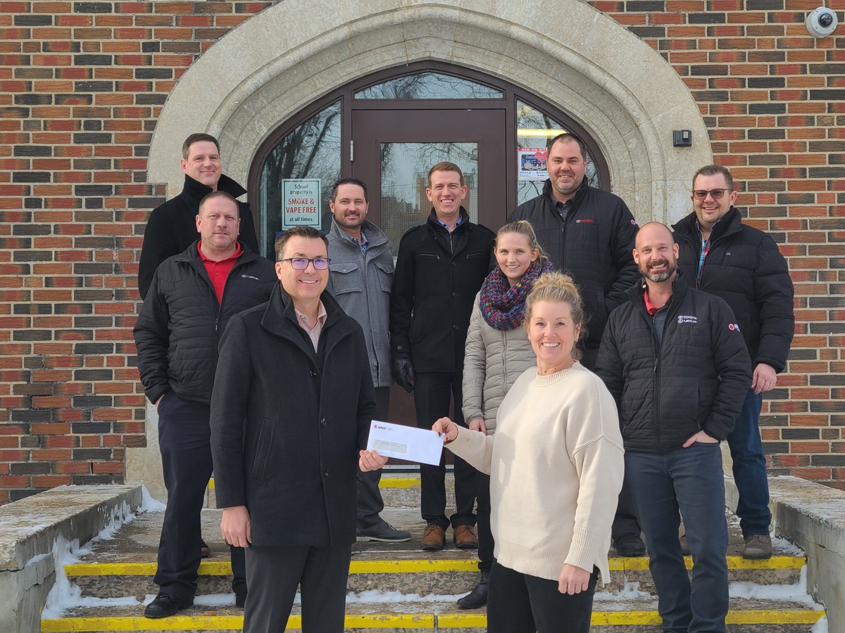 Ens_Auto's tweet photo. The return of the annual Care & Share Holiday Lunch was a huge success ππ.
A handful of our Ens Auto team members spent the morning spreading the holiday cheer & serving up a delicious turkey lunch for the kids at Pleasant Hill Community Schoolπ«.
#EnsAuto #YXE #CareAndShare https://t.co/m3rsudxGvQ
