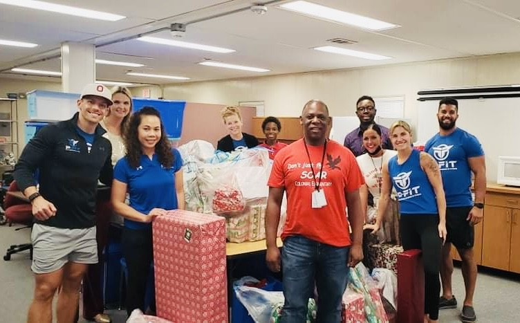 ColonialElem's tweet photo. GULF COAST P-FIT WISH LIST Delivery Day for our special 30 students this morning! SO THANKFUL for this partnership!🎄🎅❤️ #loveleeschools #leetweets #colonial #pfit #thankful https://t.co/p0viQ6lqRl