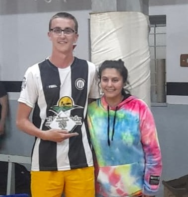 CenBlancoYNegro's tweet photo. #Voley 🙌 @IvanSchofer fue elegido como mejor central en la #AVSO ¡Felicitaciones! 🤩

#OrgulloAlbinegro ⚪🖤⚪ https://t.co/G2YadHDnrV