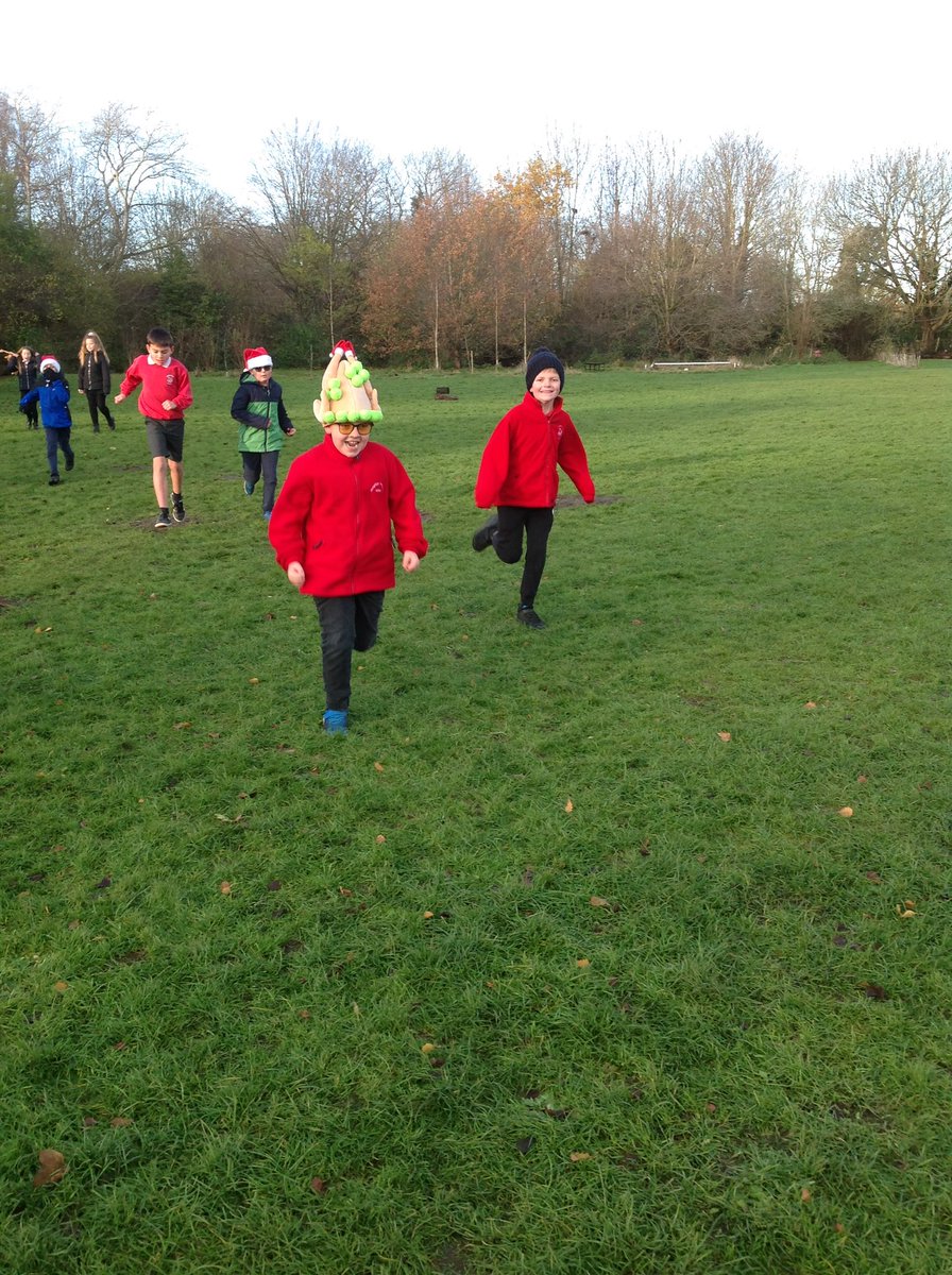 PrimaryHoughton's tweet photo. @HuntsSSP thank you for joining us for our Santa Dash. #happyfriday #santasmiles #santadash https://t.co/imV9liJK6b