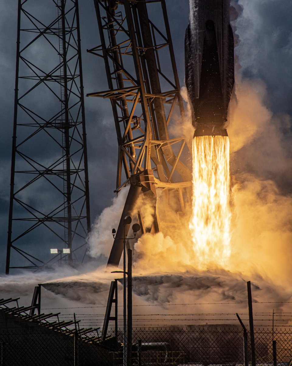 mdcainjr's tweet photo. OTD a year ago #SXM7 was launched from complex 40 by @SpaceX upon the workhorse #Falcon9.
2021 has been a busy year with 28 launches so far and 3 more on the schedule. https://t.co/aXFJgmAsvk