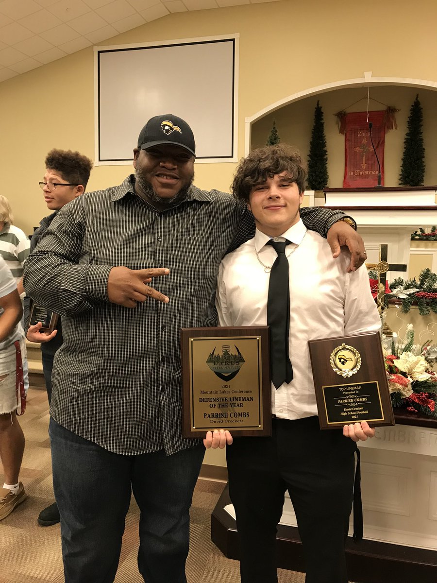 ParrishCombs1's tweet photo. Very blessed to receive my awards lastnight #defenceivelinemanoftheyear #toplineman @DC_Pioneers @youngballcoach_ @TNGridironScout @CSmithScout https://t.co/hPg1qyBGbt