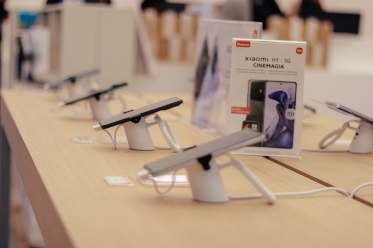 Xiaomi lleva la ‘cinemagia’ a Medellín con la apertura de su tienda No. 17: – Antes de que las campanas de la iglesia comienzan a sonar, anunciando el final de un año más, Xiaomi celebra la apertura de su nueva tienda oficial en la ciudad de Medellín, la… dlvr.it/SFHnGK