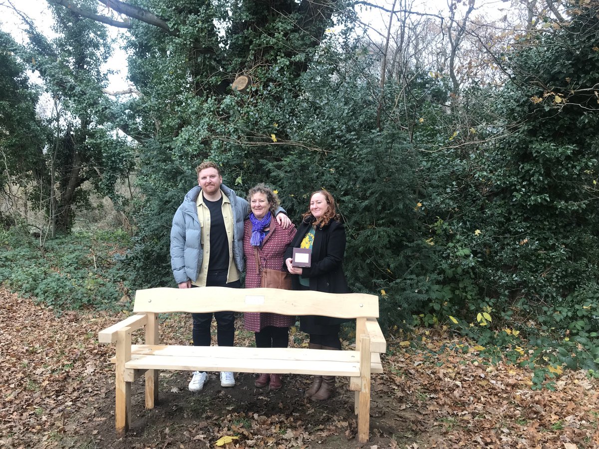 MrsJane_Cooper's tweet photo. Big thanks to the guys @Wimbledon Common who did a great job erecting this wooden bench today on Putney Heath in memory of the wonderful Reverend Jim McKinney . His family hope that it will give a lot of pleasure to local people. https://t.co/MnAHULGl6J