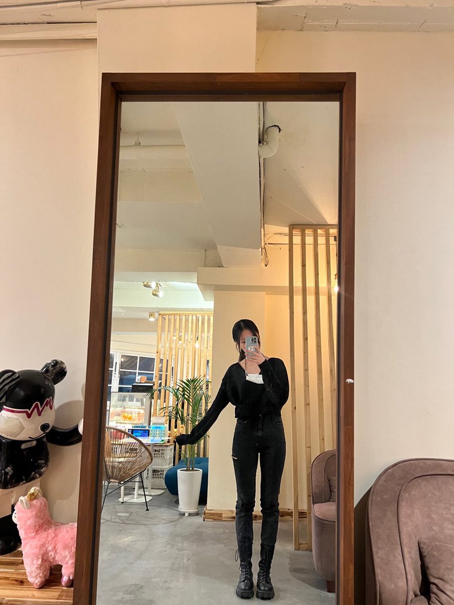 ⋆ tweet media