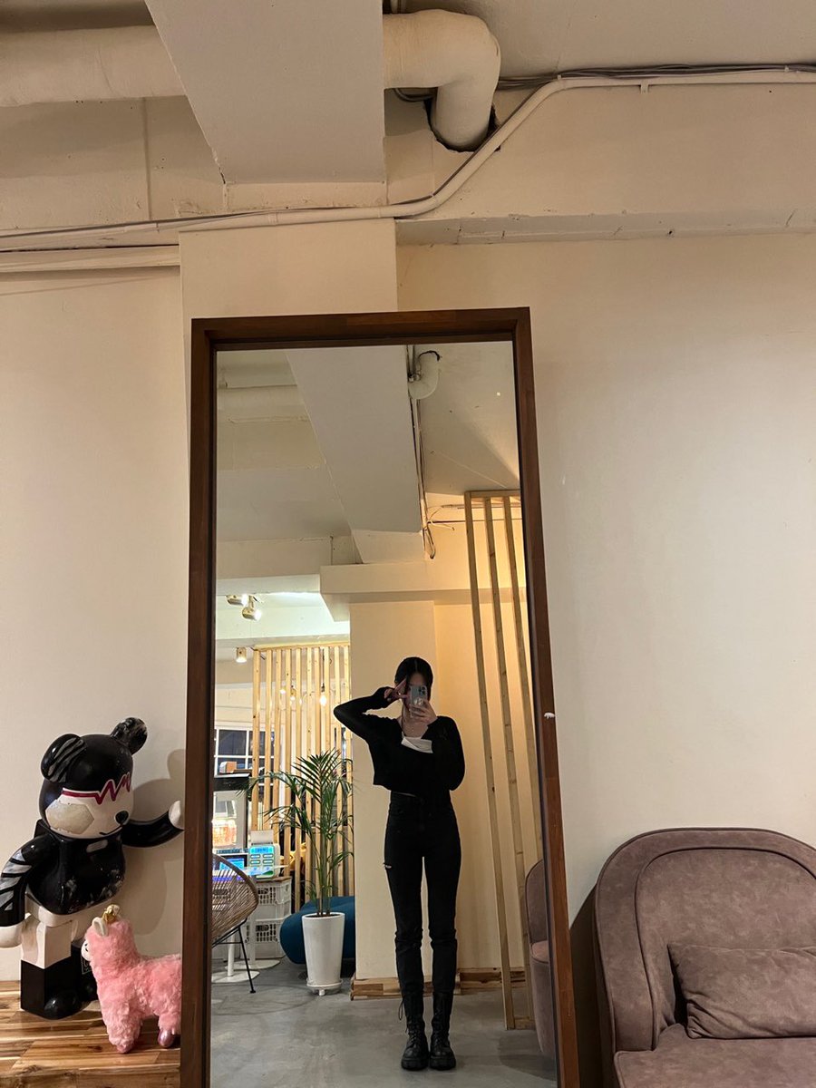 ⋆ tweet media