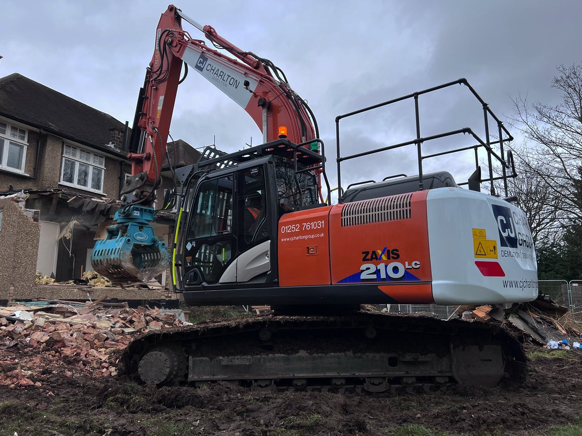 cjcharltongroup's tweet image. Our hitachi ZX210 working hard on a demolition project in North London.
#demolition #demolitionproject