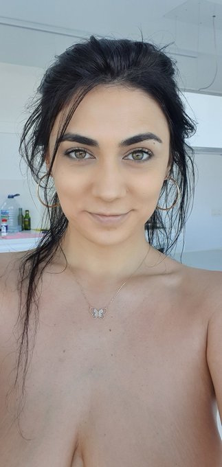 Happy after a day work💗 How was your day?💋 https://t.co/rSpbMmRkek https://t.co/icksQIjGQH