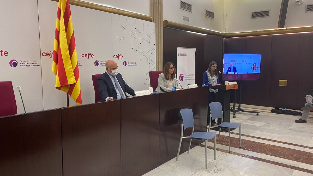 cejfe's tweet photo. @martinezportell 🎤 “els premis que lliurem avui són un reflex de la voluntat d’anàlisi i de transformació per ajudar a millorar la resposta de l’Administració de justícia i de l’Execució Penal per aconseguir una societat lliure de violències masclistes”
#PremisOCJVM https://t.co/6YkkwrI2KH