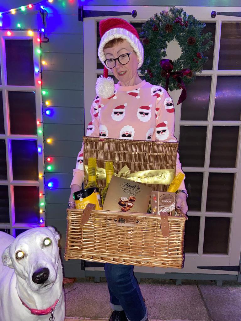 FacesOfPinnacle's tweet image. A beautiful Christmas hamper “shipped” from our business partner @IFSSmartFreight to our customer marketing manager Val Crosby! 

Swipe right to see who else wanted to get in on the act! 🐶

#christmashamper #smartfreight #workingfromhome #logistics #shippingsoftware #supplychain