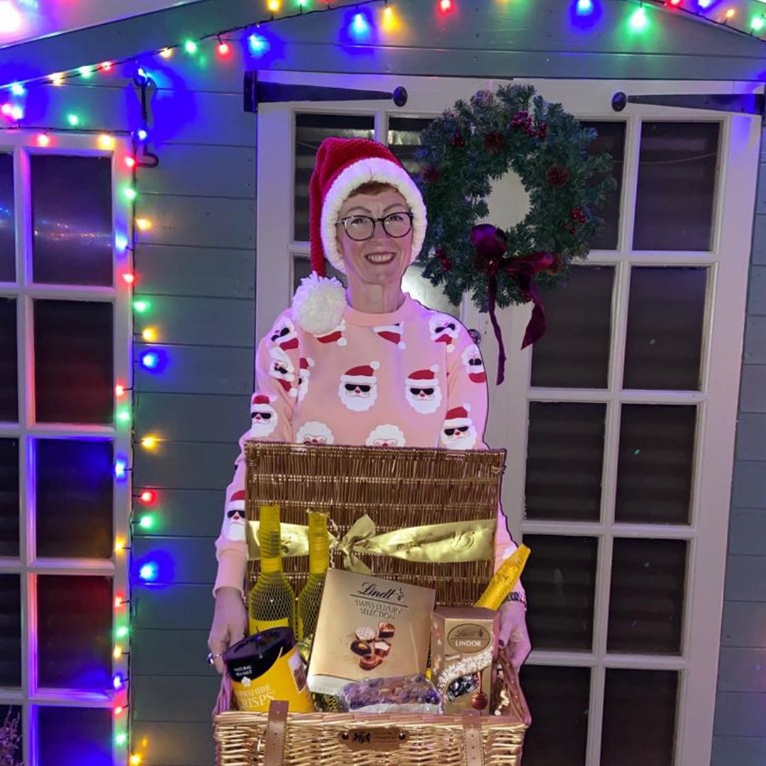 FacesOfPinnacle's tweet image. A beautiful Christmas hamper “shipped” from our business partner @IFSSmartFreight to our customer marketing manager Val Crosby! 

Swipe right to see who else wanted to get in on the act! 🐶

#christmashamper #smartfreight #workingfromhome #logistics #shippingsoftware #supplychain