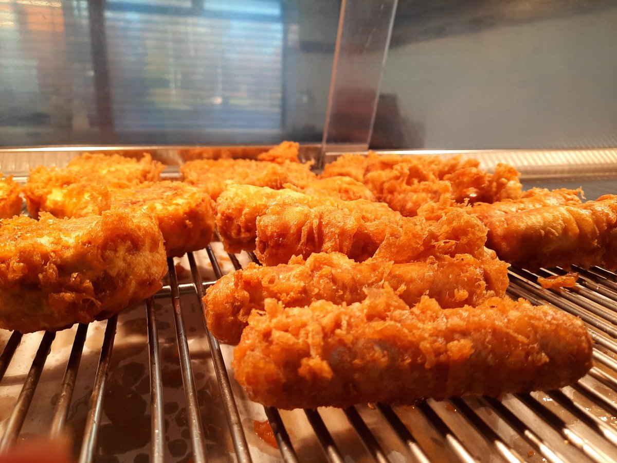 MiddletonFrying's tweet photo. Battered sausages on parade with #MiddletonGold #Batter….cooked to perfection in #Yorkshire 😎

#Middletons #BetterBatter #FishandChips https://t.co/1XaKajrCgC