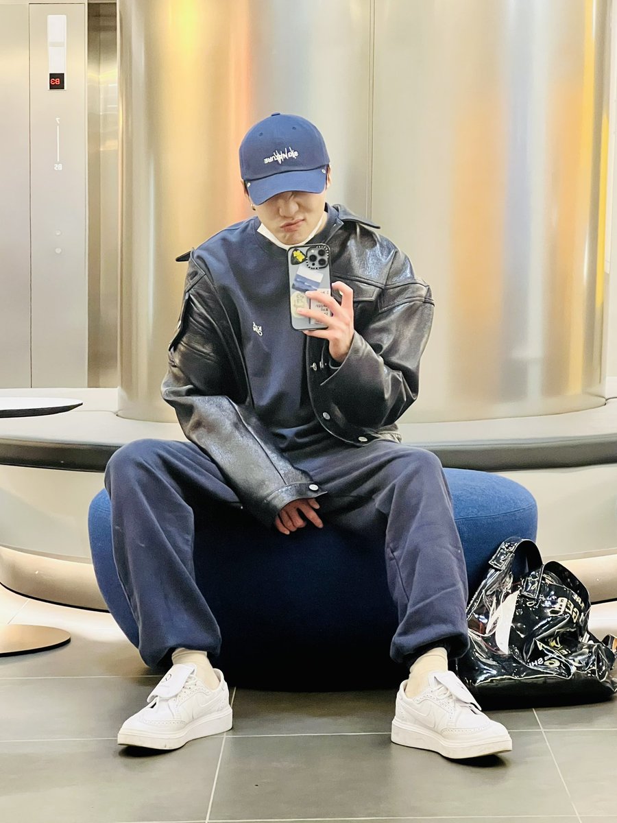 official_yoon_'s tweet photo. 잘자요💙🌙 https://t.co/tNm1Ap69sd
