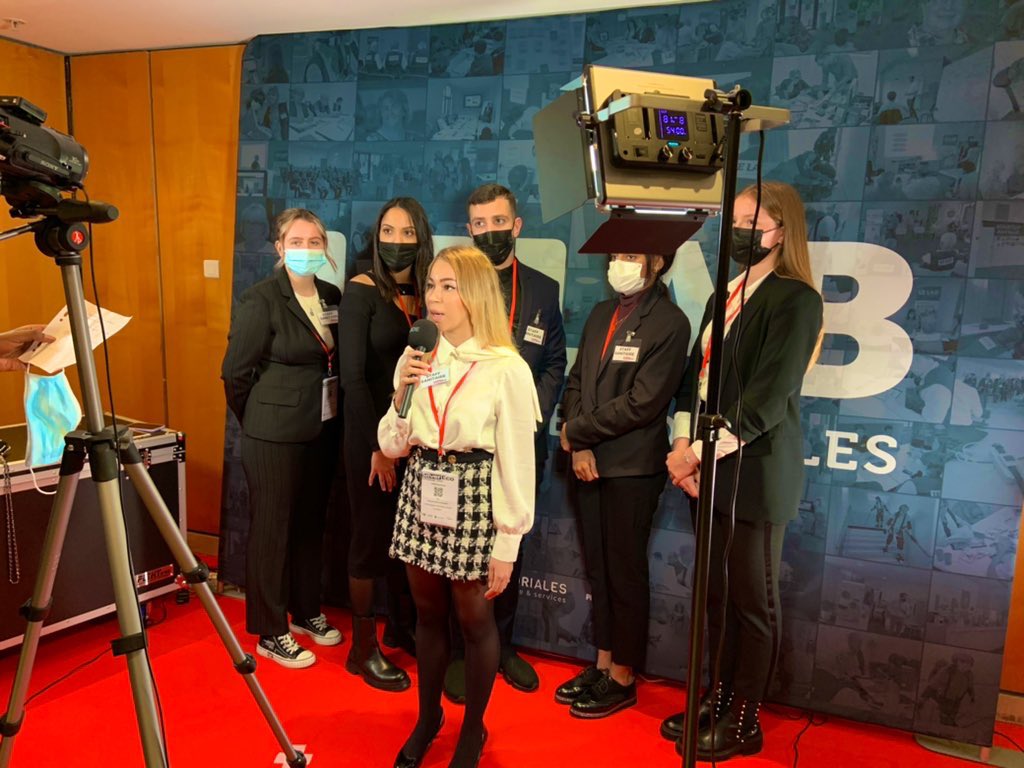 C’est parti pour le Festival <a href="/SilverEco_Fr/">Silver Eco</a> 2021 au <a href="/CannesPalais/">Palais des Festivals</a> où l’équipe de <a href="/senioriales/">Senioriales</a> et du <a href="/LabSenioriales/">LAB Senioriales</a> vous attendent pour échanger et vous faire pitcher sur notre stand : #LeLABfaitsonFestival