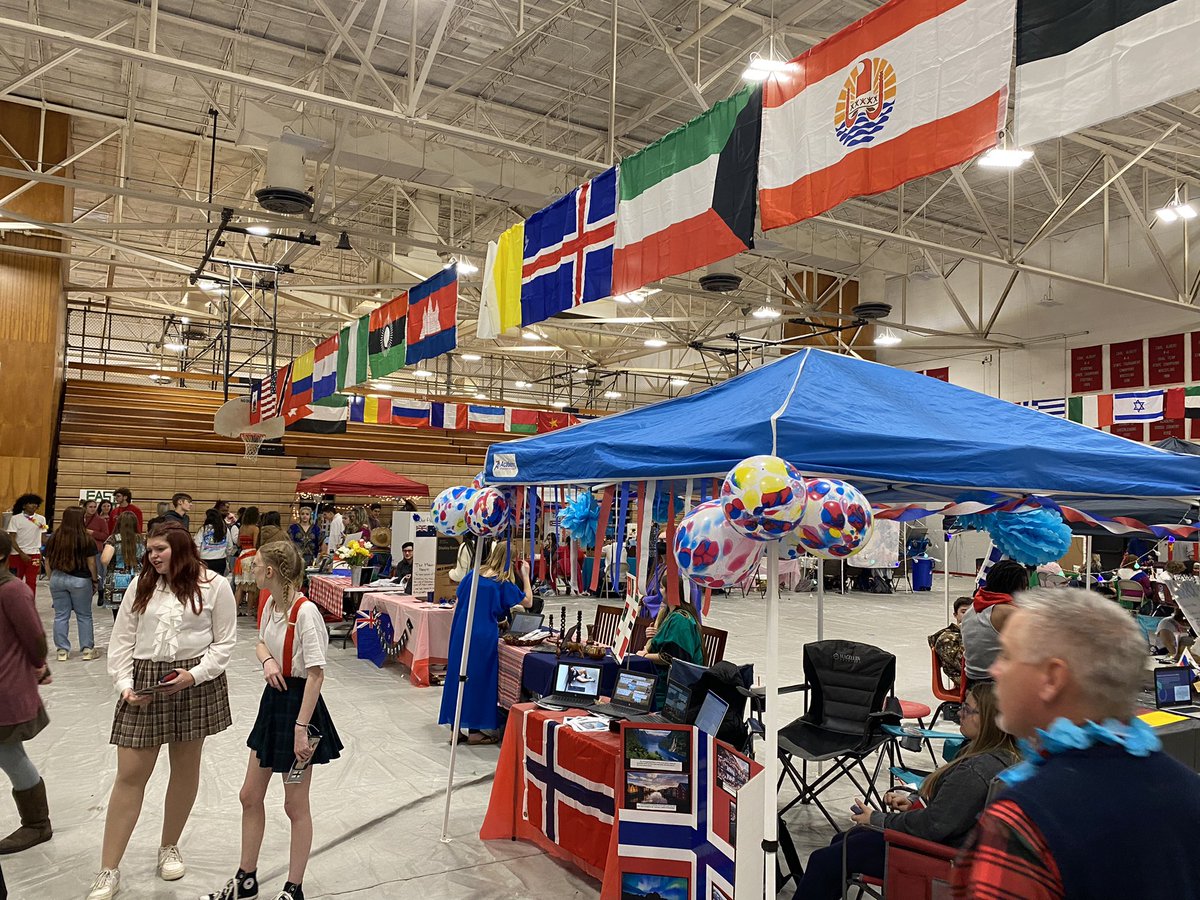 christiannehaas's tweet photo. It’s World Fair Day at Carl Albert High School! 

I loved getting to see Oklahoma’s students learning about different countries &amp; cultures. #oklaed #oklaedtop10 https://t.co/H5f98LSiII