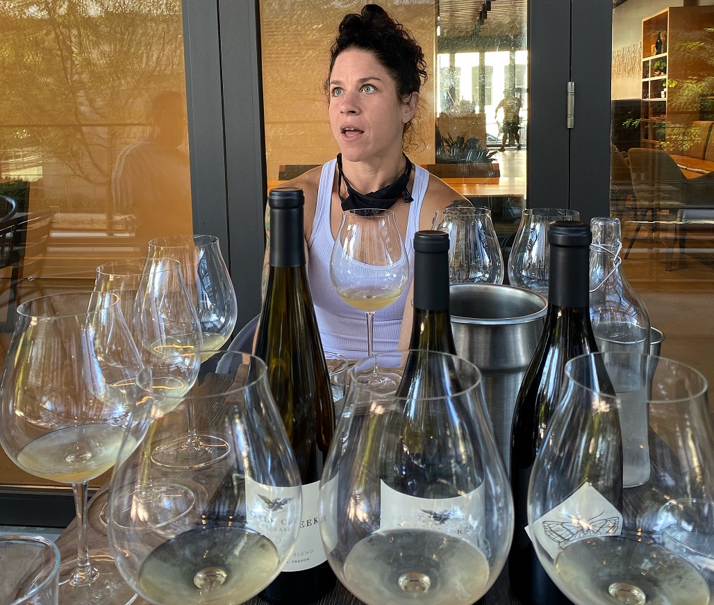 My latest addition to the Stories of Pasion and Pinot series - conversation with Sarah Cabot of Battle Creek Cellars in Portland talk-a-vino.com/2021/12/12/sto… @CarlGiavanti @JvBUncorked @LMArcherML @savortheharvest @theswirlingderv @ExplorWineGlass @hvwinegoddess @PeterZachar