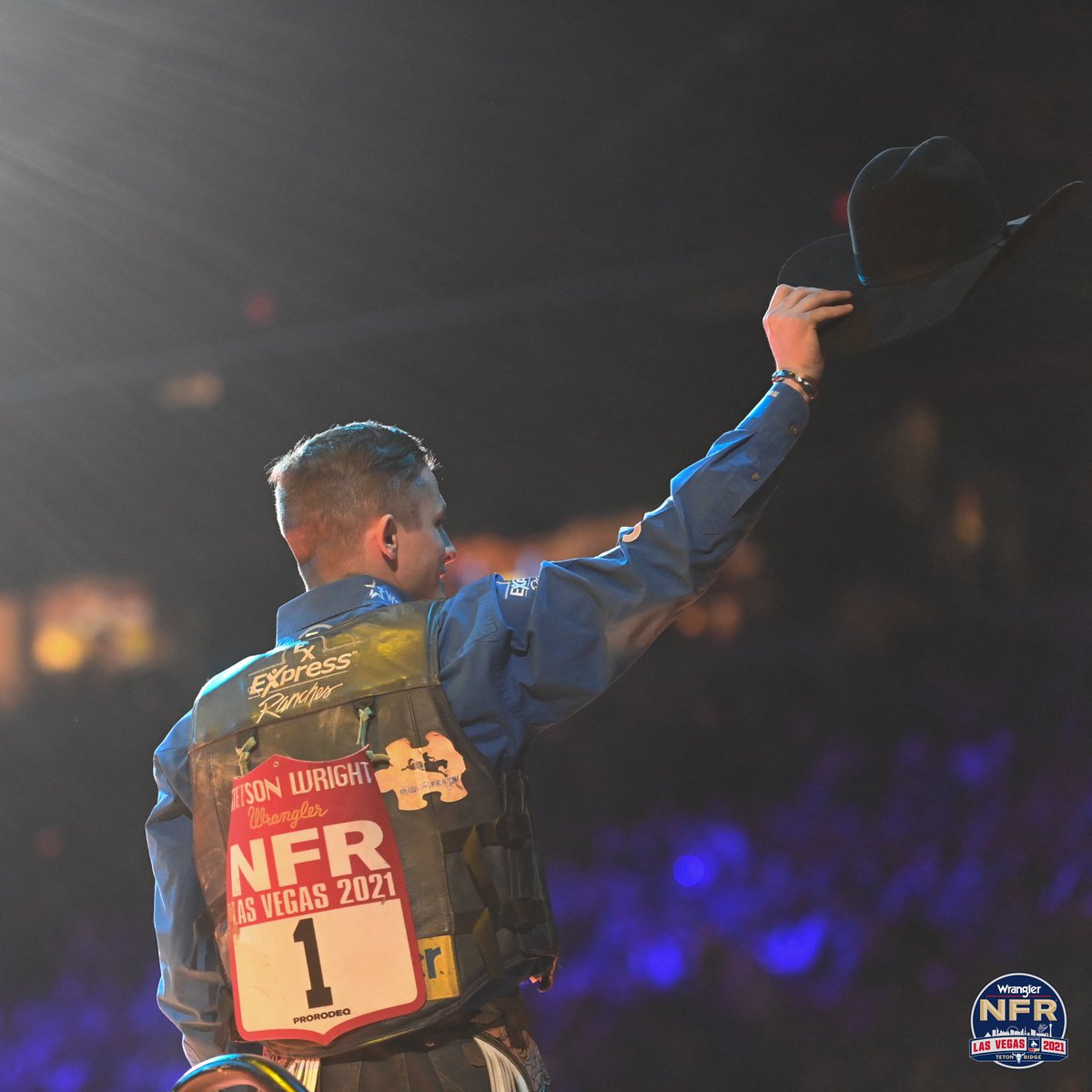 For the second year in a row, @StetsonWright7 wins two PRCA world championships >> bit.ly/3EQHjXW