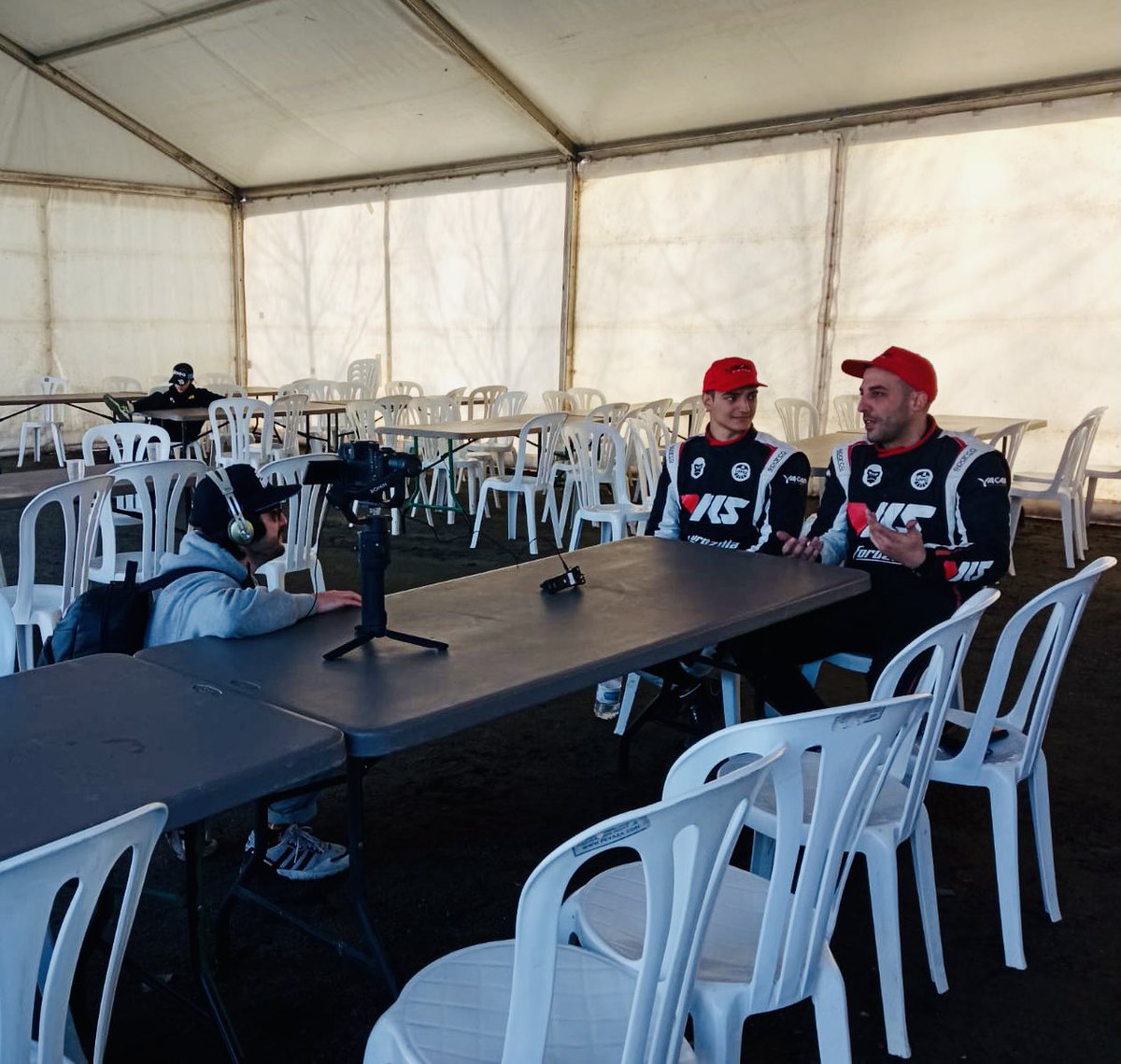 Ya veréis lo que va a salir de aquí... podéis narrar en los comentarios si queréis jajjaj!! <a href="/AspiralFilms/">Aspiral Films</a> @GoProLopez <a href="/AlexPalou/">Alex Palou Montalbo</a> <a href="/PAarteixo/">Autocross Arteixo</a> 😜😜