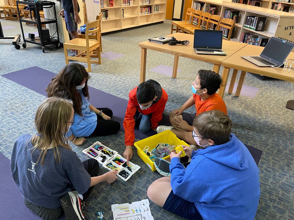 Robotics is here at WBMS! A BIG THANK YOU to the students (and parents!) from <a href="/westsidefrc8150/">Tungsten||8150</a> who got us started on the fun! Next stop  #FirstLegoLeague! #WestBriarGrizzlies #RoboticsIsAwesome