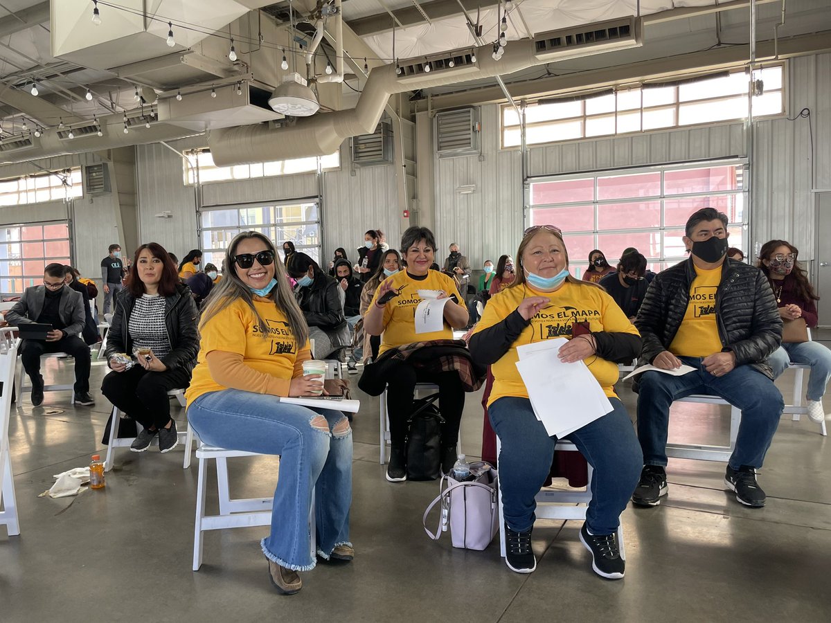 somosaccionnm's tweet photo. Our members from #Roswell getting ready for #PeoplesMap Day of Action rally. #SomosElMapa #nmleg #nmpol #NMRedistricting https://t.co/Lvv6jh2H6B