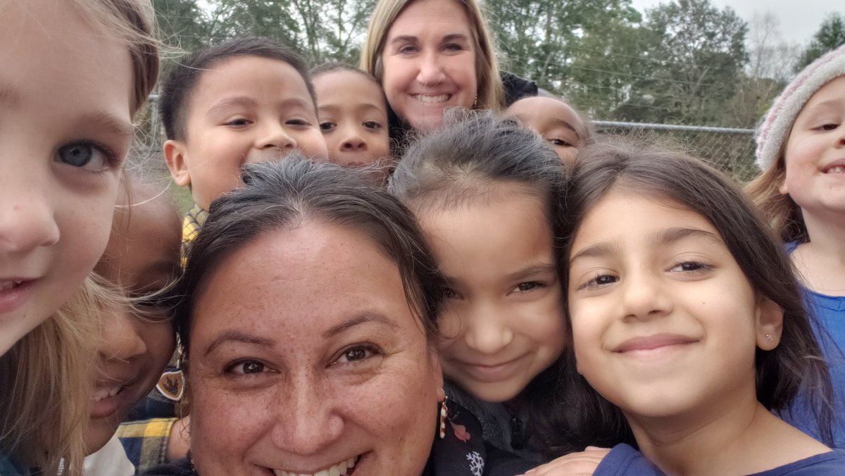 Looking for the snowmen at recess. <a href="/HumbleISD_OE/">Oaks Elementary</a>