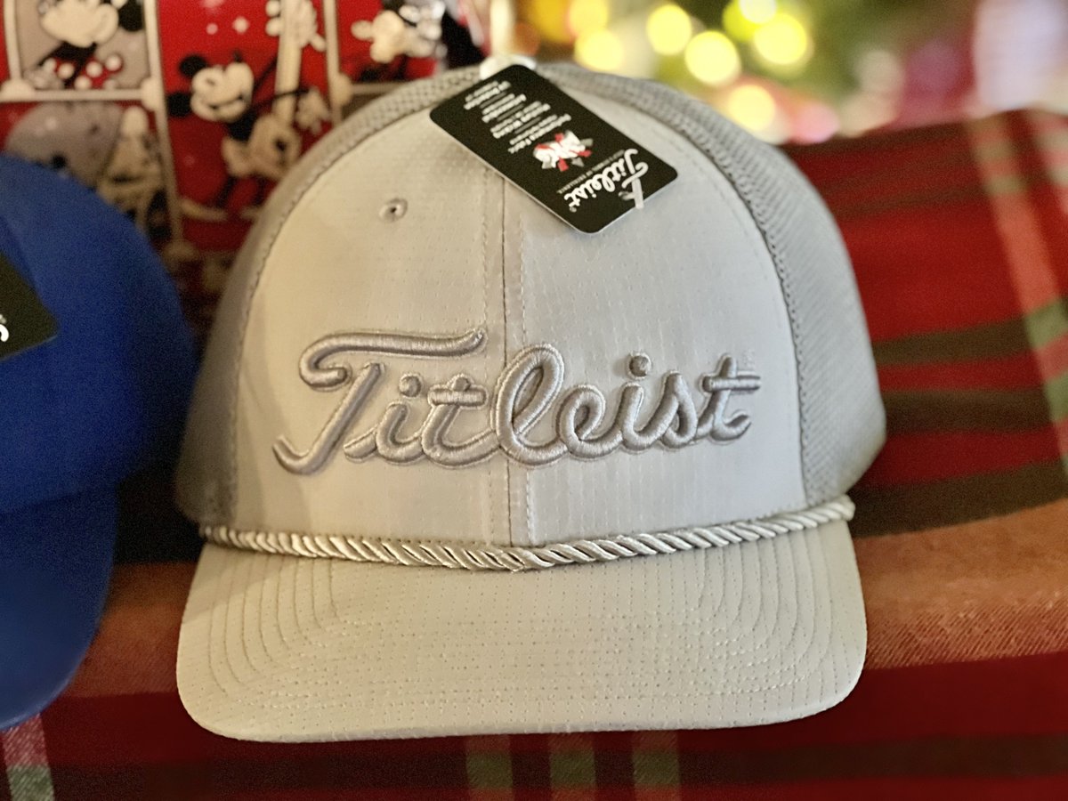 PGAPappas's tweet image. FLASH #JingleBAM GIVEAWAY 1 (PGAPappas 12 Days of Christmas Golf Giveaway)

🎁 Titleist BALLS and HAT Package
(Choose Pro V1, Pro V1x, or AVX and Tour Mesh, Montauk Garment, or Tour Rope Cap, 3 WINNERS)

To enter:
🎄 Retweet
🎄 Follow @PGAPappas and @Titleist

#ReleaseTheKringle!
