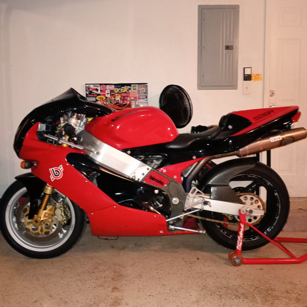 HodlPapa's tweet photo. Just a few more touch ups and she'll be ready #bimota #SB8R https://t.co/Bf955G0UWO