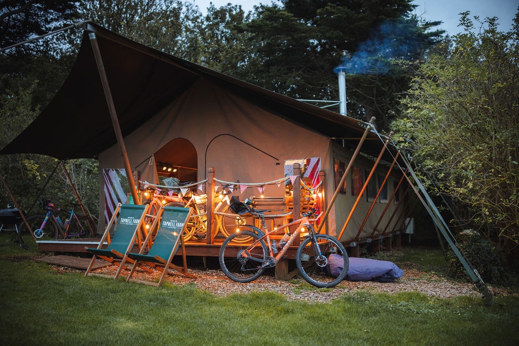 The is Glampacking on the Isle Of Wight. 

Hit up the site to read more about riding across the biggest Island in style and comfort. 

Photos Courtesy of @james_cripps

#ADVNTR #gravel #bikepacking #mtb #glampacking #isleofwight
