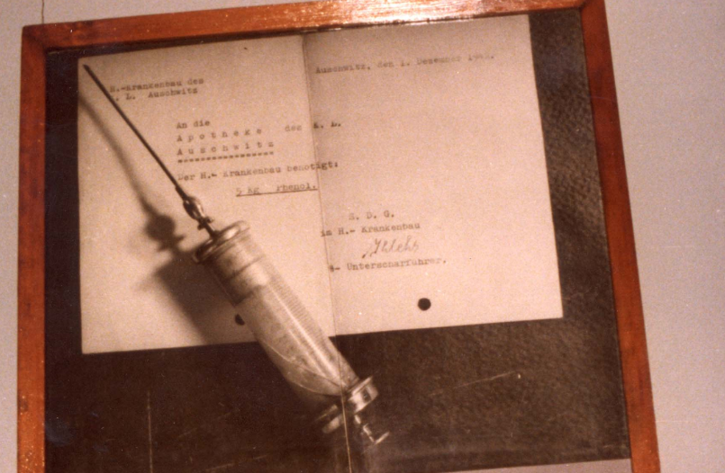 Free_Ecuador's tweet photo. @AnonCitizenUK #Savid #Javid: Let's not forget that #MENGELE also had the #morbid and #sick habit of medically #experimenting with #children. https://t.co/b3gWC44PU9