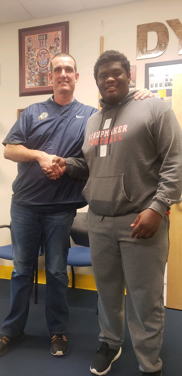 BrandonMcclen15's tweet photo. I can proudly say I’m 100% committed to Reinhardt university ‼️🦅@_CoachPWilliams @Coach_JMiller @RUEaglesFB #ptp https://t.co/6qMbQY0mRX