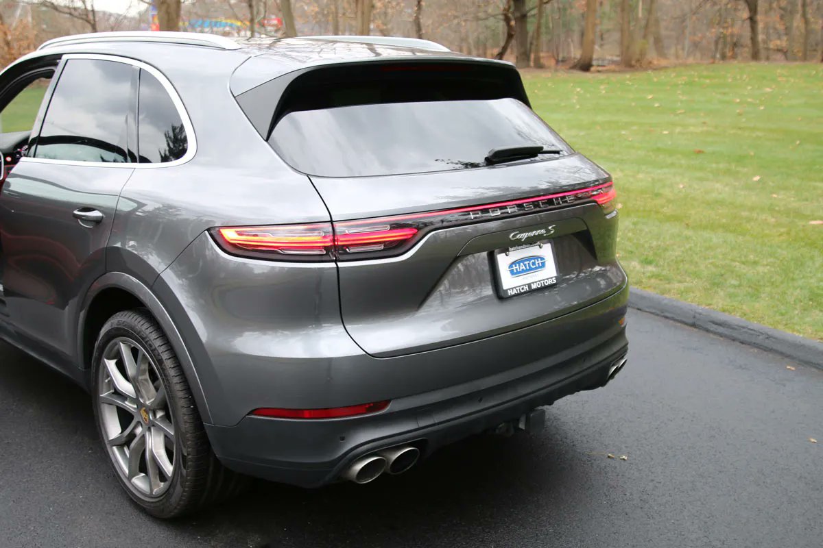 This one owner 2019 #Porsche Cayenne S is finished in Quartzite Grey Metallic over a Black / Bordeaux Red. It is powered by a 434hp V6 and only has 32,650 original miles. #PorscheMarketplace ▶️ porschemarketplace.net/vehicles/2019-…