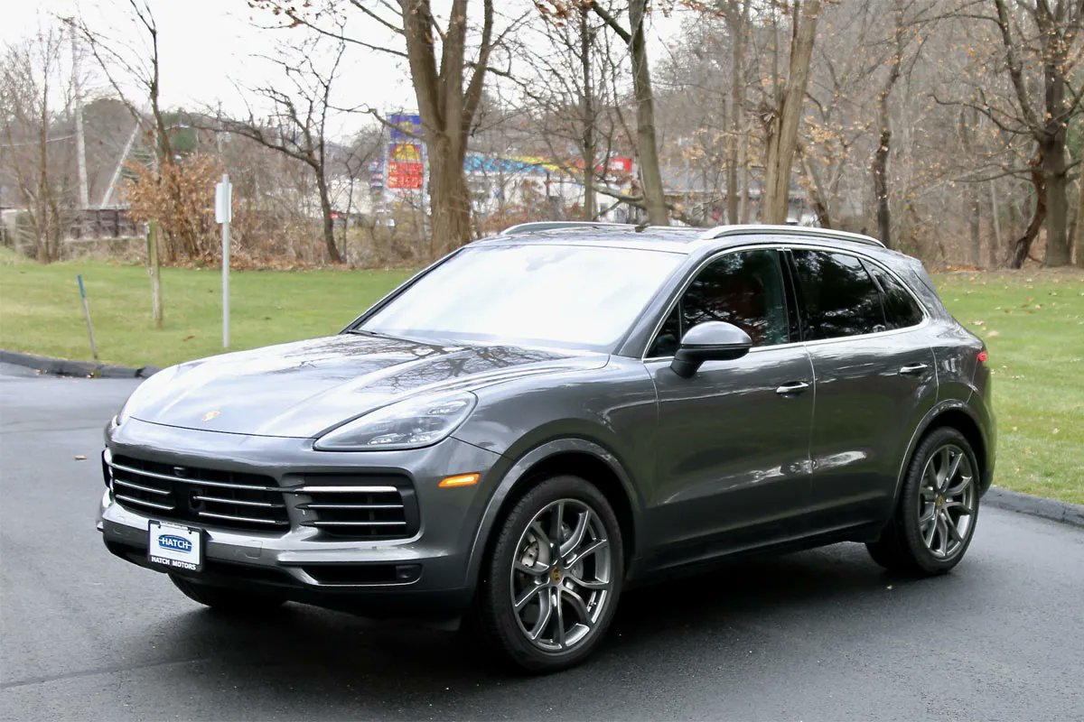 PorscheMarket's tweet photo. This one owner 2019 #Porsche Cayenne S is finished in Quartzite Grey Metallic over a Black / Bordeaux Red. It is powered by a 434hp V6 and only has 32,650 original miles. #PorscheMarketplace

▶️ https://t.co/zjknL1jc6Q https://t.co/vX8LTQtRvf