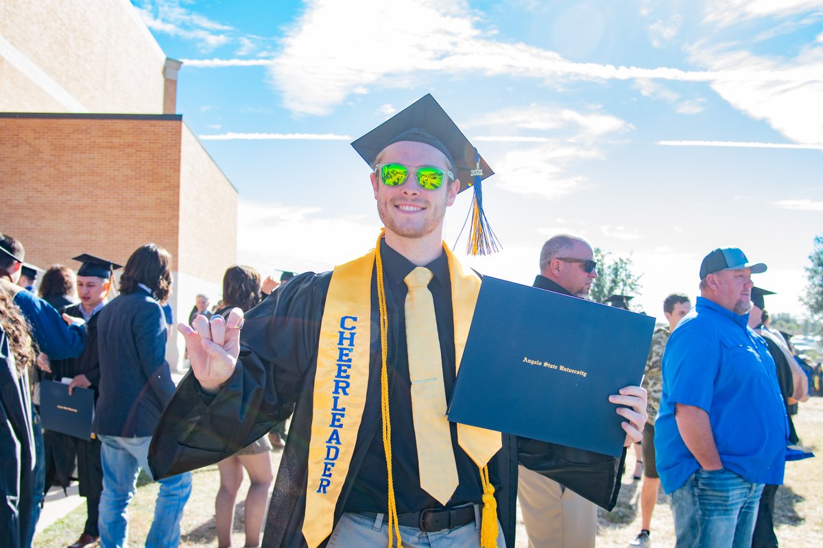 AngeloState's tweet photo. We can still feel the excitement from celebrating our #AngeloGrads with the rest of the #RamFam on Saturday! ππ
#AngeloState #AngeloAlum #OnlyAtAngelo https://t.co/Qq9FBPy4bY